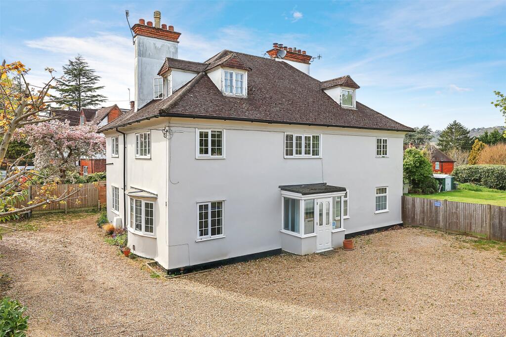 1 bed Apartment for rent in Oxted. From White & Sons - Oxted