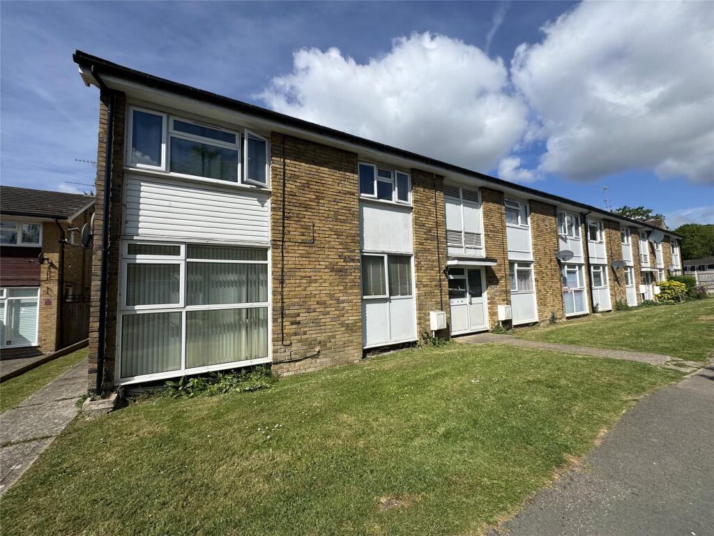 2 bed 1st Floor Flat for rent in Oxted. From White & Sons - Oxted