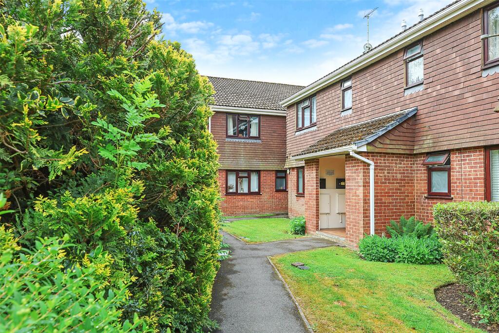 1 bed 1st Floor Flat for rent in Edenbridge. From White & Sons - Oxted 1 bed 1st Floor Flat for rent in Edenbridge. From White & Sons - Oxted