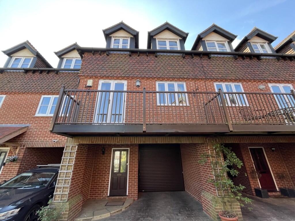 3 bed Mid Terraced House for rent in Westerham. From White & Sons - Oxted 3 bed Mid Terraced House for rent in Westerham. From White & Sons - Oxted