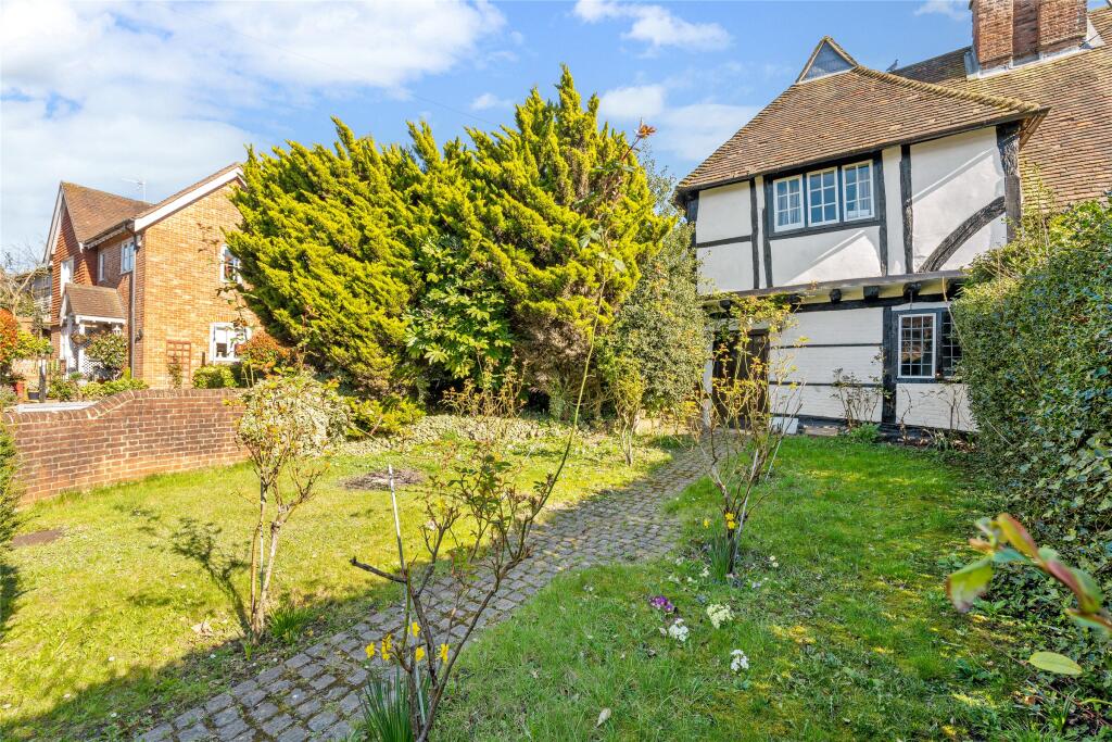3 bed End of Terrace for rent in Westerham. From White & Sons - Oxted 3 bed End of Terrace for rent in Westerham. From White & Sons - Oxted