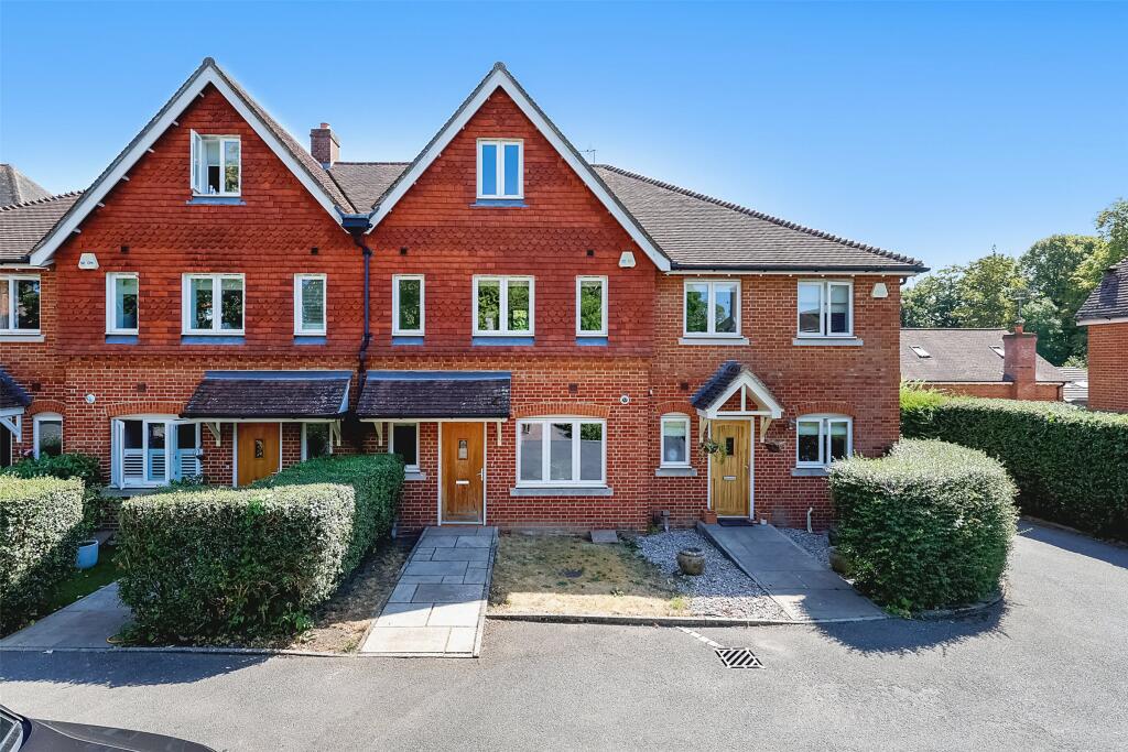 4 bed Mid Terraced House for rent in Reigate. From White & Sons - Oxted