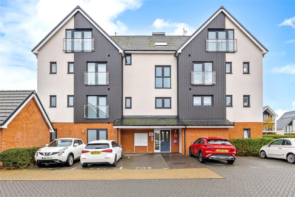 2 bed 1st Floor Flat for rent in Oxted. From White & Sons - Oxted