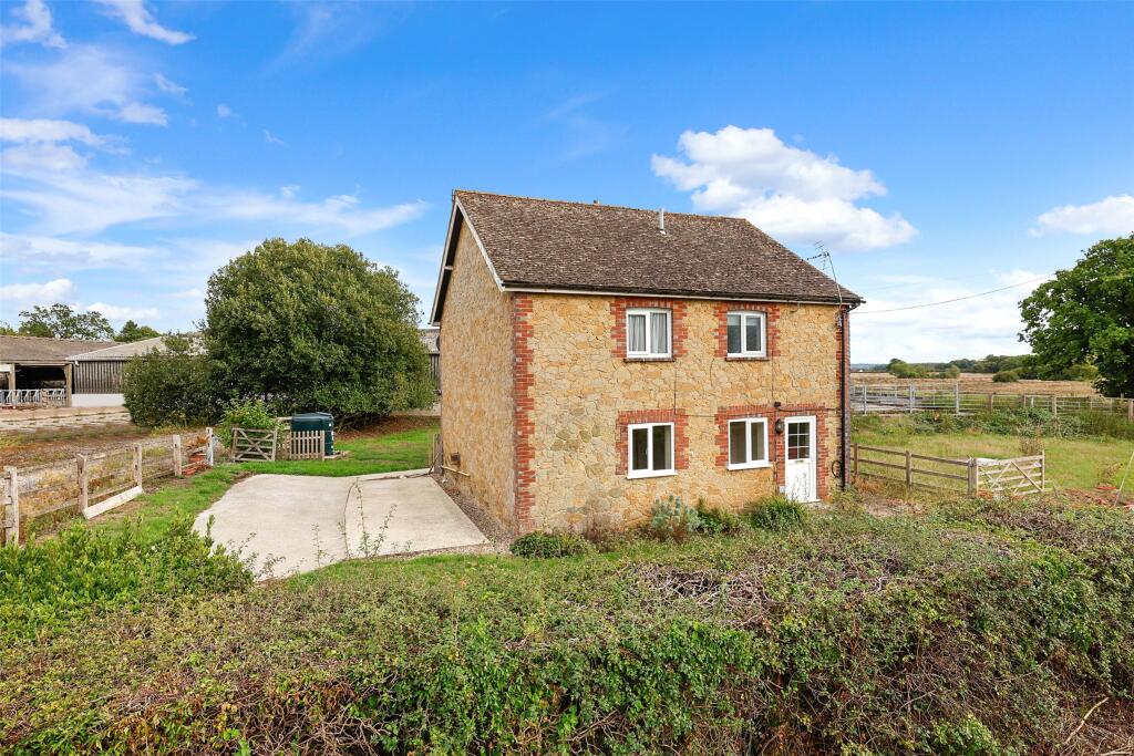 3 bed Detached for rent in Tandridge. From White & Sons - Oxted 3 bed Detached for rent in Tandridge. From White & Sons - Oxted
