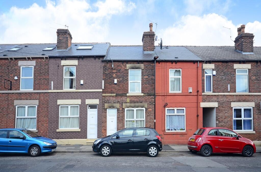 4 bed Mid Terraced House for rent in Long Line. From Whitehornes - Woodseats