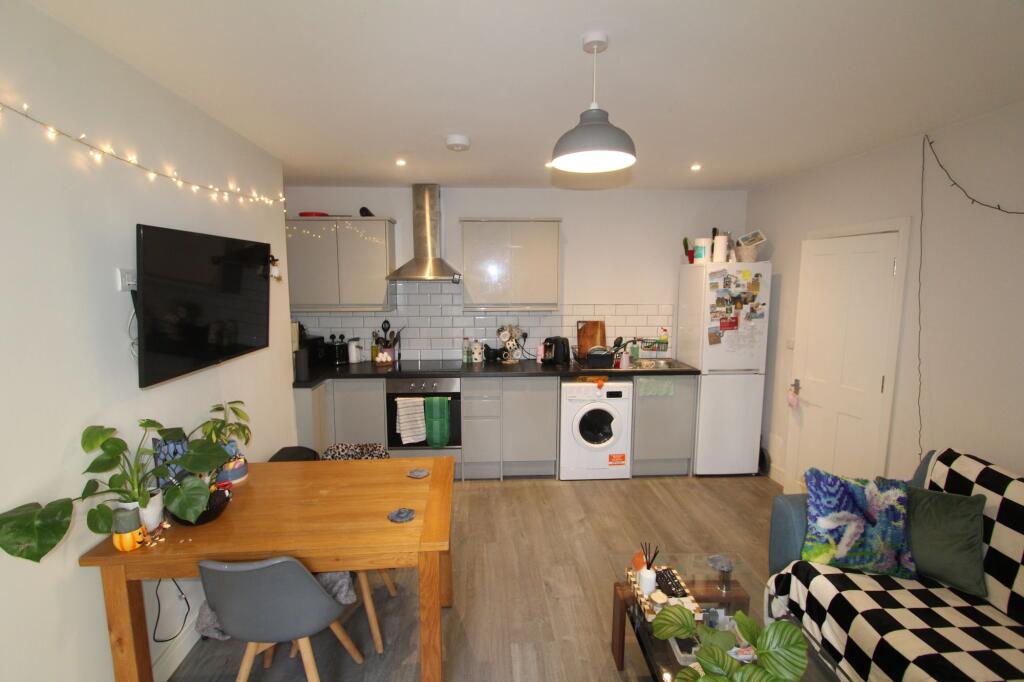 2 bed Apartment for rent in Sheffield. From Whitehornes - Woodseats