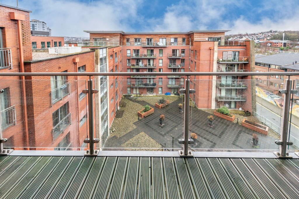 2 bed 1st Floor Flat for rent in Long Line. From Whitehornes - Woodseats