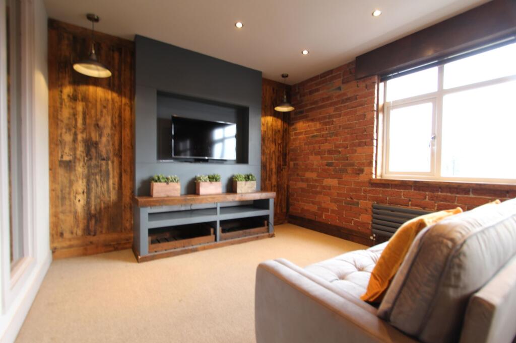 2 bed 1st Floor Flat for rent in Holmesfield. From Whitehornes - Woodseats