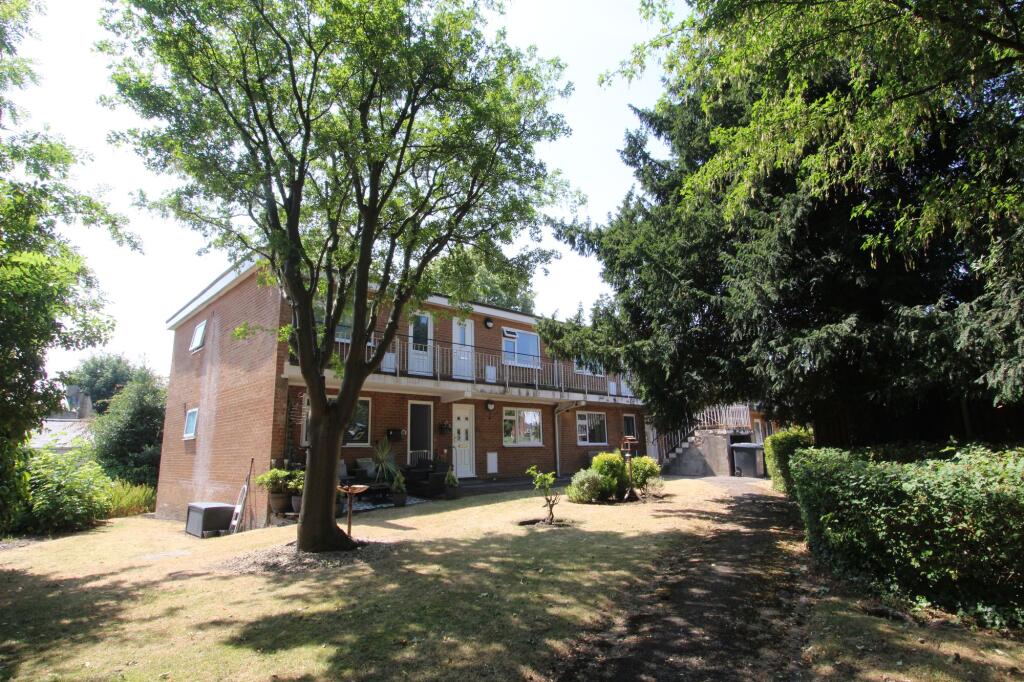 1 bed 1st Floor Flat for rent in Long Line. From Whitehornes - Woodseats