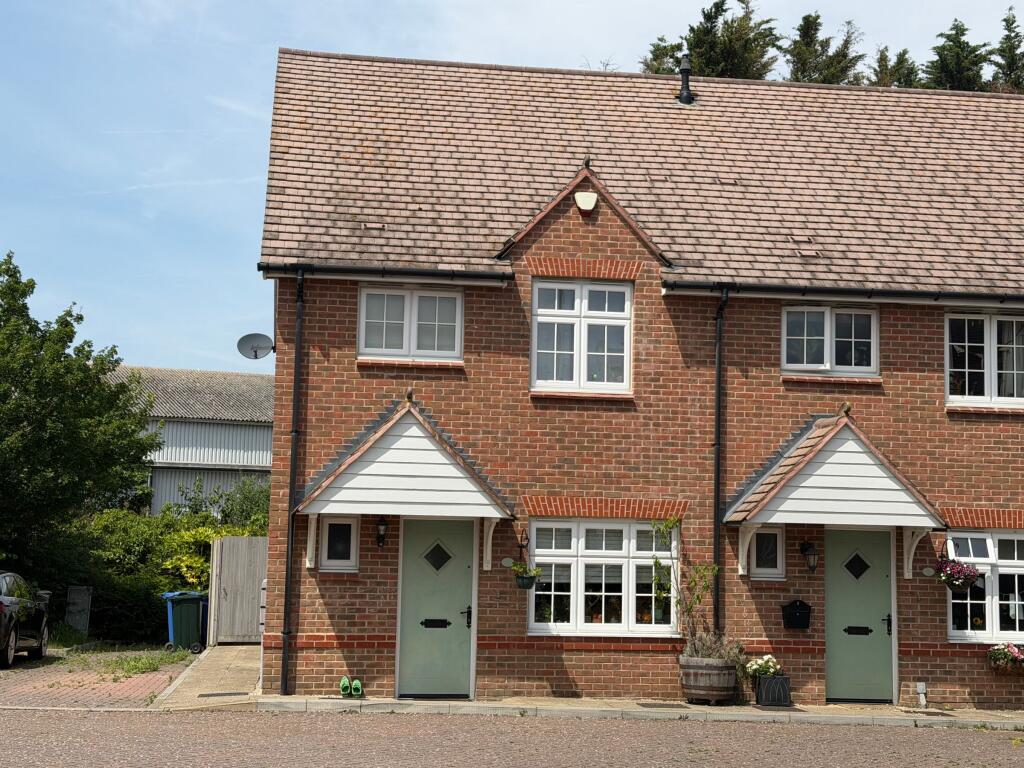 3 bed Mid Terraced House for rent in Oare. From William Property Management Ltd - Faversham 3 bed Mid Terraced House for rent in Oare. From William Property Management Ltd - Faversham