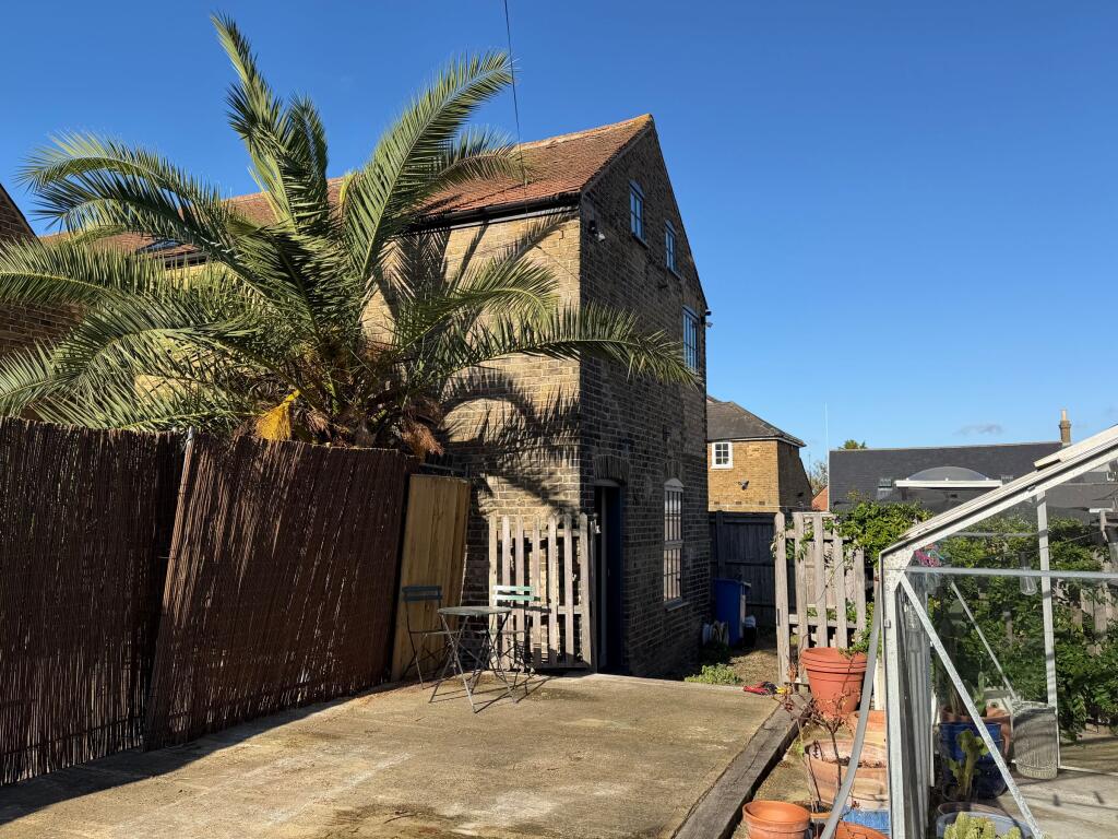 3 bed Detached for rent in Faversham. From William Property Management Ltd - Faversham 3 bed Detached for rent in Faversham. From William Property Management Ltd - Faversham