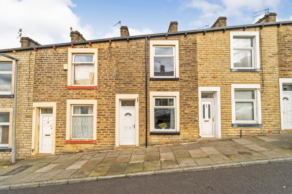 2 bed Mid Terraced House for rent in Burnley. From Wilman & Lodge - Cross Hills