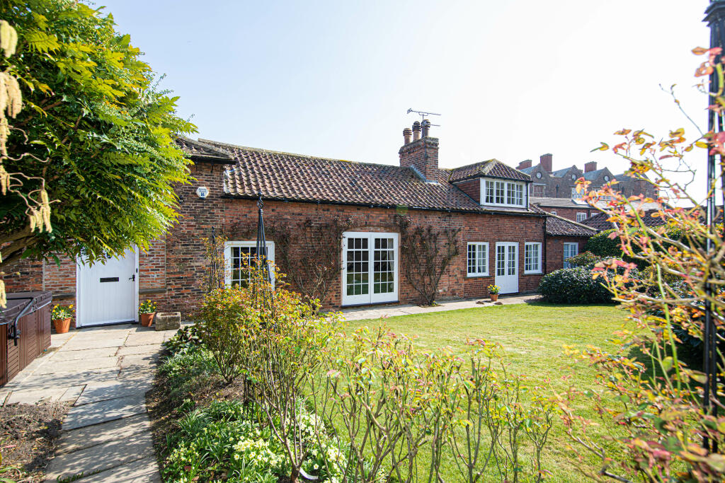 4 bed Cottage for rent in Goldsborough. From Windsor Court Properties - Knaresborough 4 bed Cottage for rent in Goldsborough. From Windsor Court Properties - Knaresborough