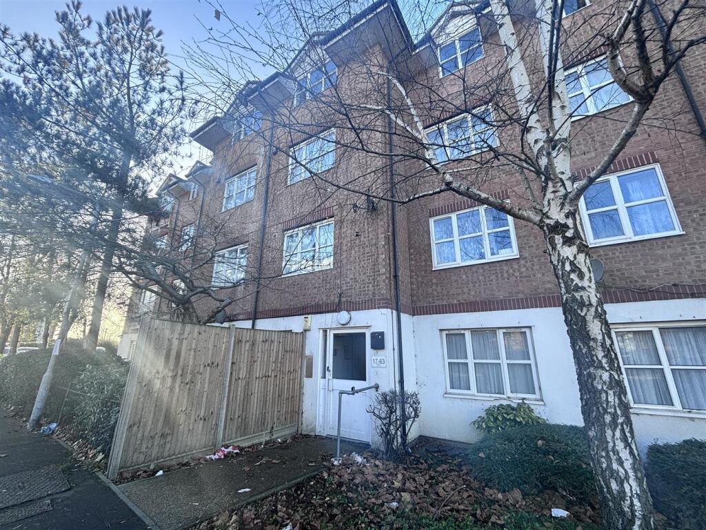 2 bed 1st Floor Flat for rent in Ilford. From WJ Meade - Highams Park & Chingford
