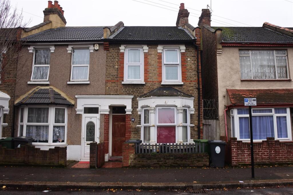 2 bed Detached for rent in London. From WJ Meade - Highams Park & Chingford