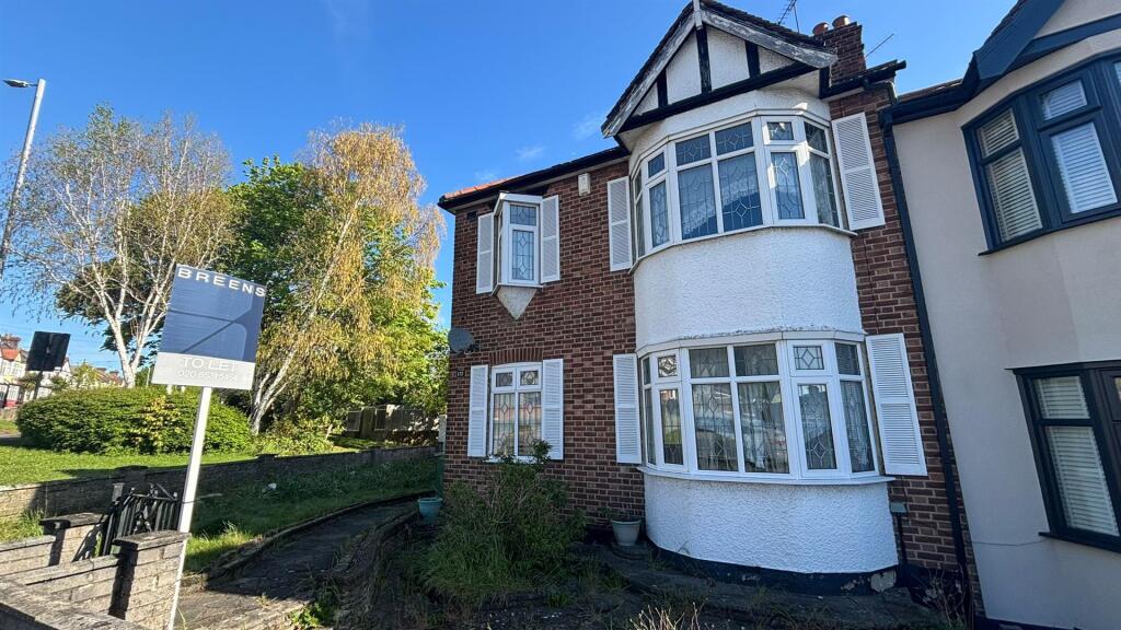 4 bed End of Terrace for rent in Chingford. From WJ Meade - Highams Park & Chingford
