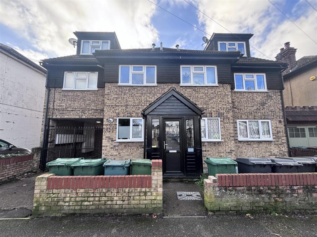 1 bed 1st Floor Flat for rent in Chingford. From WJ Meade - Highams Park & Chingford 1 bed 1st Floor Flat for rent in Chingford. From WJ Meade - Highams Park & Chingford
