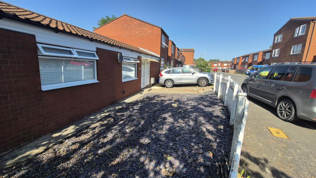 1 bed Terraced bungalow for rent in Waltham Abbey. From WJ Meade - Highams Park & Chingford