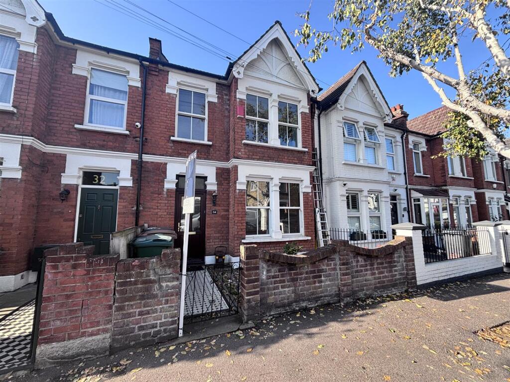 3 bed Detached for rent in London. From WJ Meade - Highams Park & Chingford 3 bed Detached for rent in London. From WJ Meade - Highams Park & Chingford