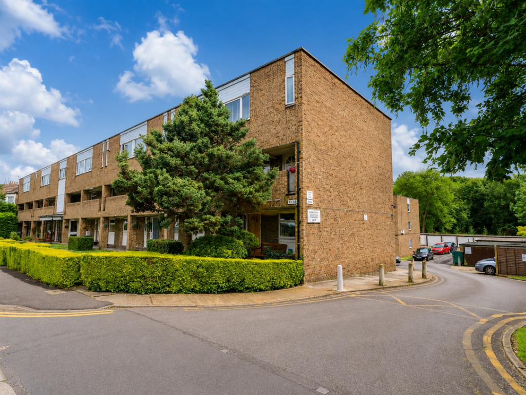 2 bed 1st Floor Flat for rent in Chingford. From WJ Meade - Highams Park & Chingford