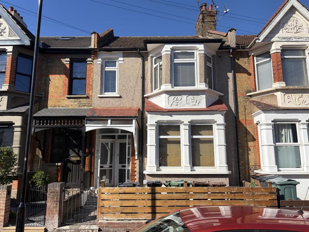 1 bed Detached for rent in London. From WJ Meade - Highams Park & Chingford