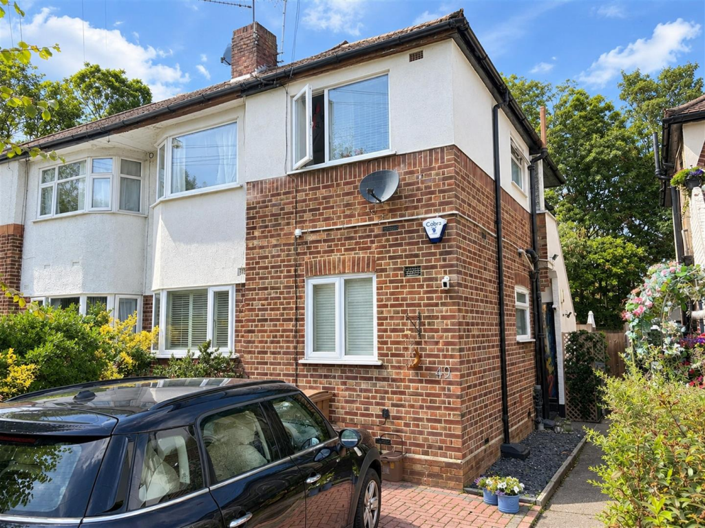 2 bed 1st Floor Flat for rent in London. From WJ Meade - Highams Park & Chingford
