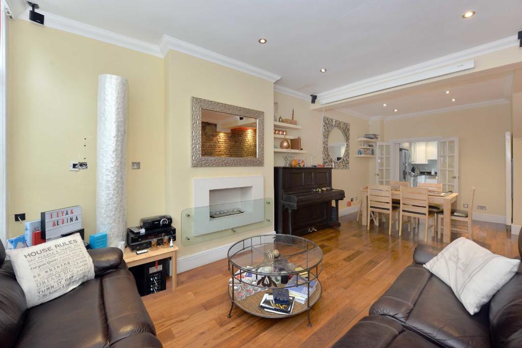 4 bed Mid Terraced House for rent in London. From Hanover Residential