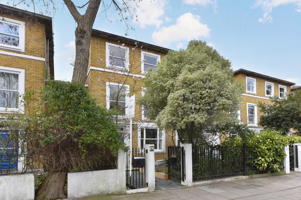 5 bed Detached House for rent in London. From Hanover Residential
