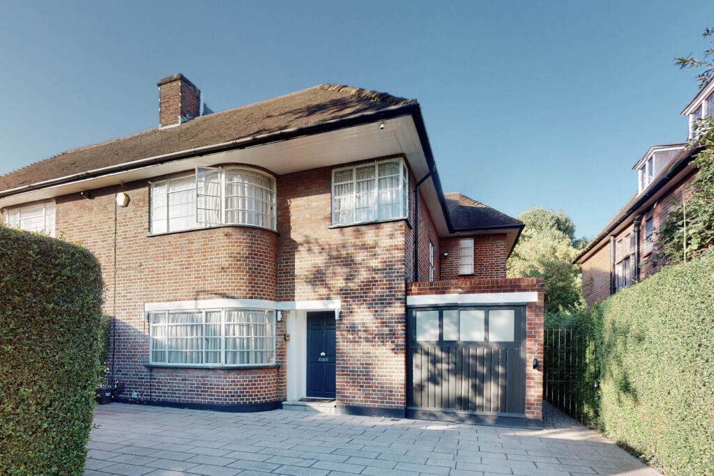 7 bed Detached for rent in Finchley. From Hanover - St John's Wood