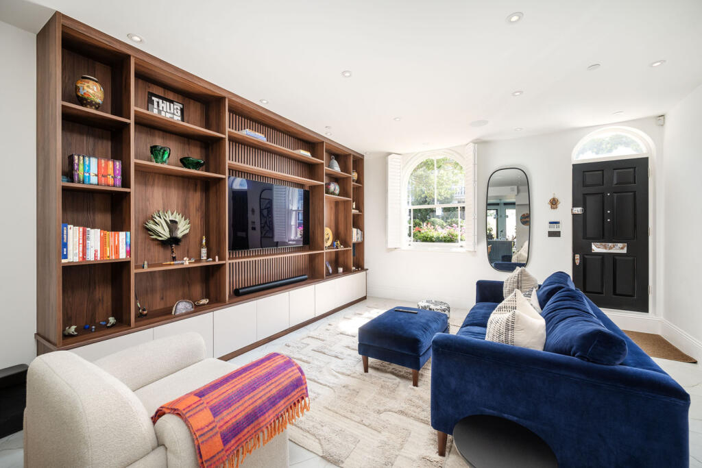 3 bed Mid Terraced House for rent in Camden Town. From Hanover - St John's Wood