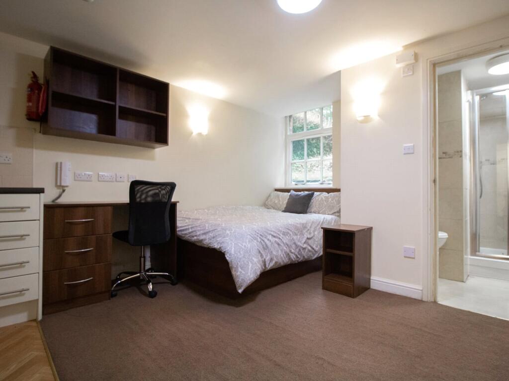 4 bed Apartment for rent in Leeds. From Beercocks - Cottingham 4 bed Apartment for rent in Leeds. From Beercocks - Cottingham
