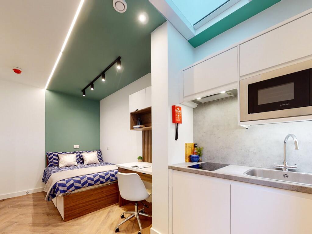 4 bed Apartment for rent in Paddington. From Beercocks - Cottingham