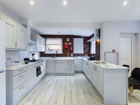 8 bed House for rent in Liverpool. From Loc8me - Liverpool