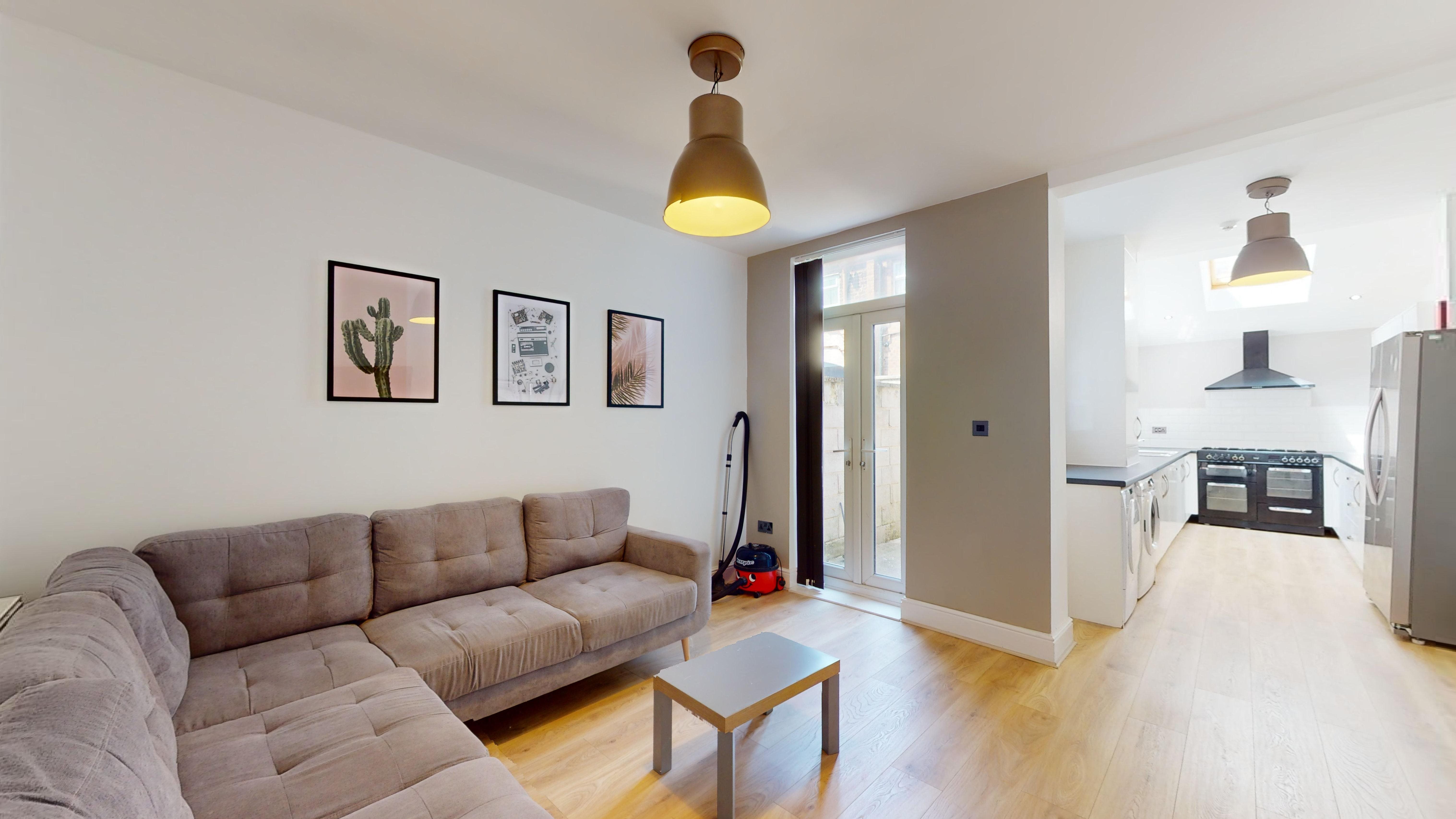 6 bed House for rent in Liverpool. From Loc8me - Liverpool