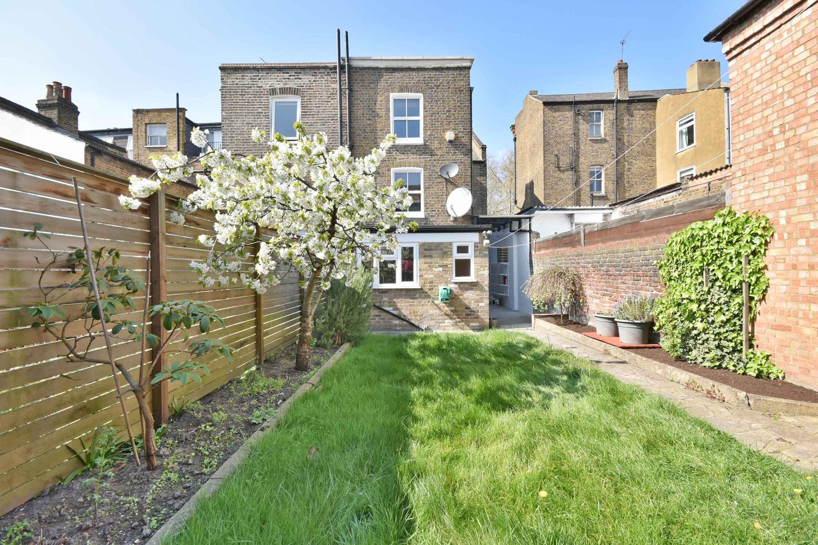 4 bed Semi-Detached House for rent in Hampstead. From PropertyLoop