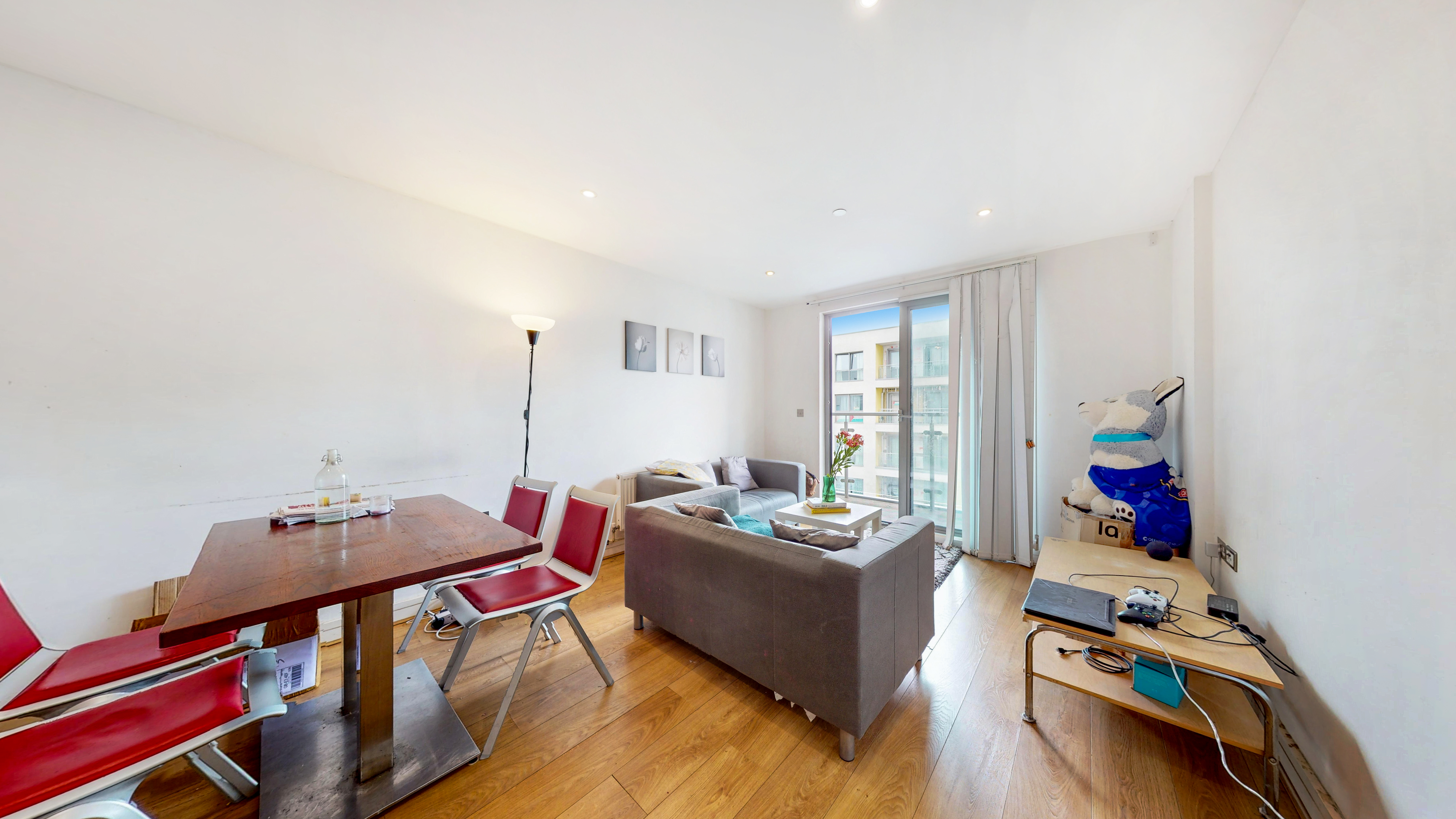 3 bed Apartment/Flat/Studio for rent in Bow. From PropertyLoop