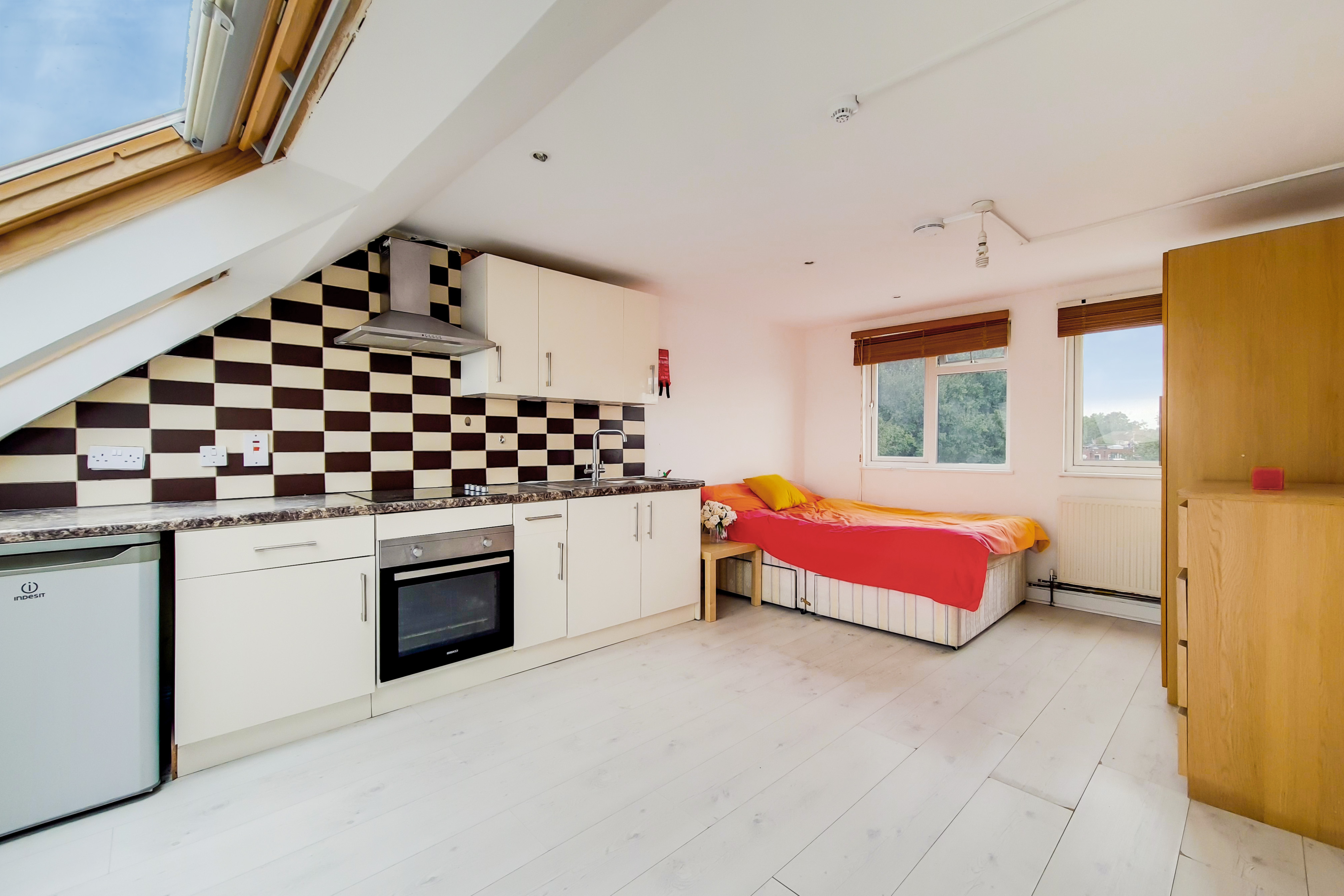 0 bed Studio Flat for rent in Hounslow. From PropertyLoop
