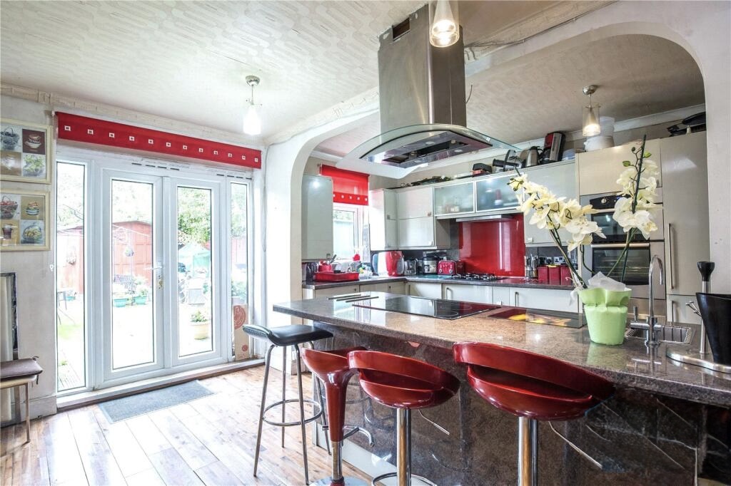7 bed Semi-Detached for rent in Friern Barnet. From PropertyLoop 7 bed Semi-Detached for rent in Friern Barnet. From PropertyLoop