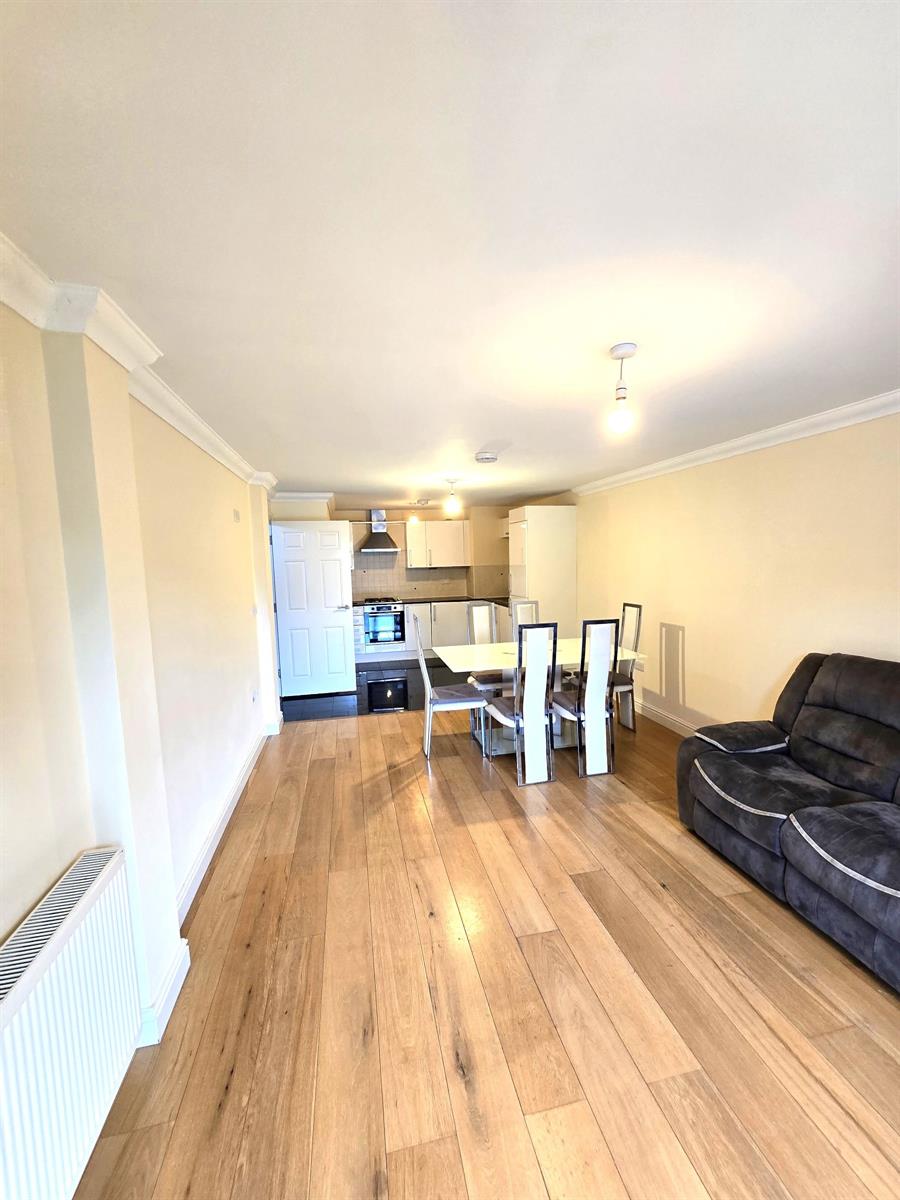 3 bed Apartment for rent in Stretford. From Property Market Hub
