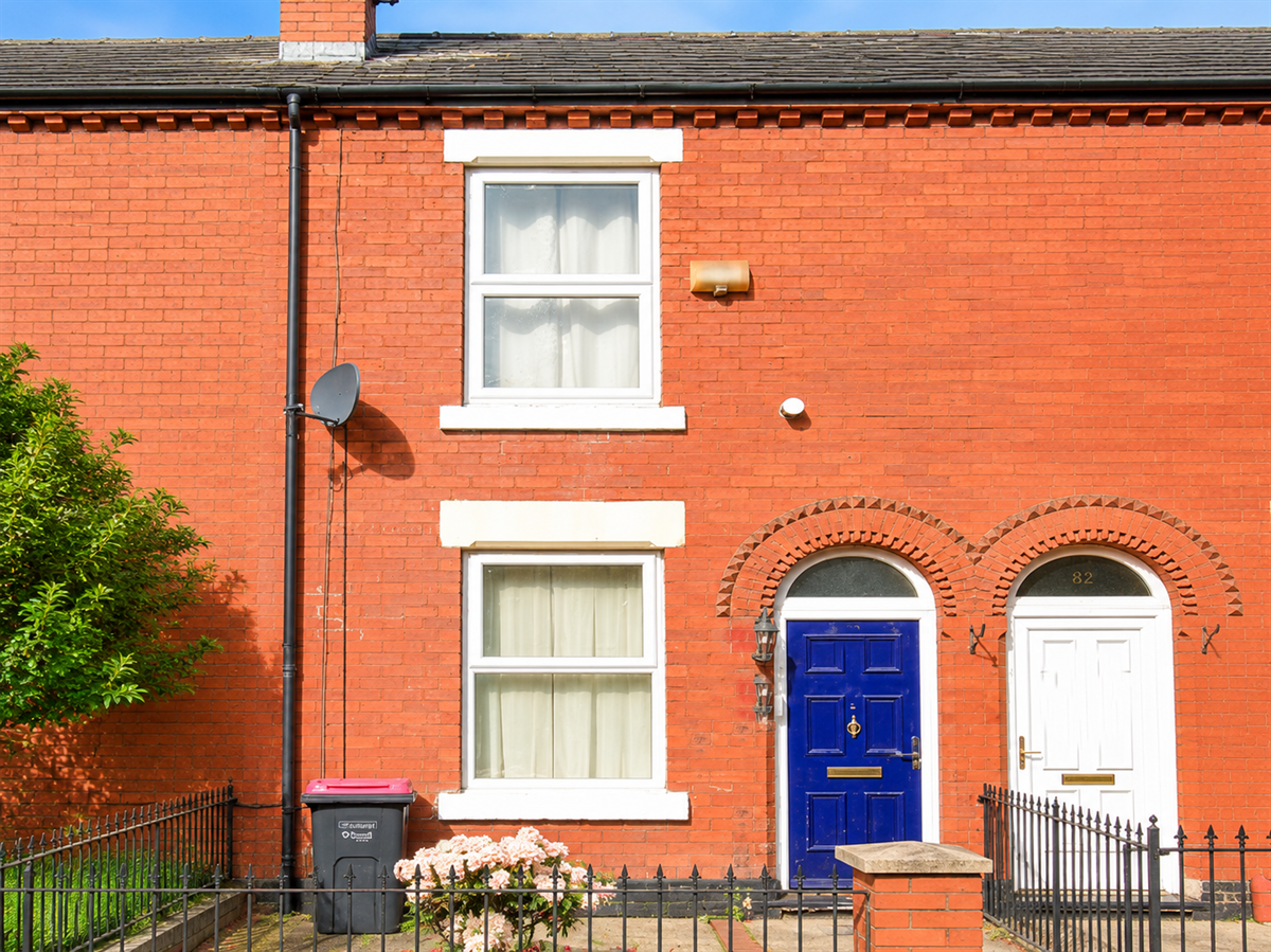 2 bed Mid Terraced House for rent in Salford. From Property Market Hub