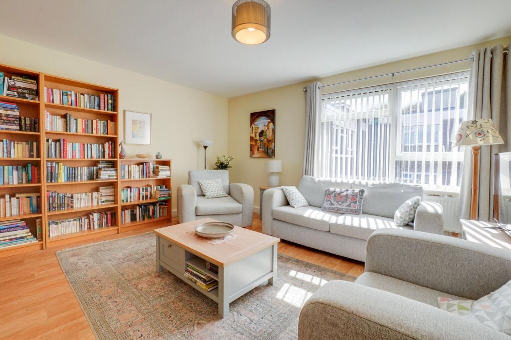 3 bed 1st Floor Flat for rent in Leicester. From Knightsbridge Estate Agents & Valuers - Leicester 3 bed 1st Floor Flat for rent in Leicester. From Knightsbridge Estate Agents & Valuers - Leicester