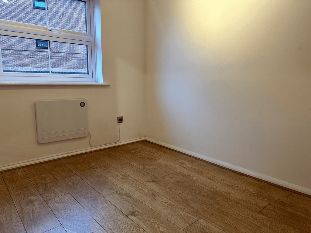 1 bed Apartment for rent in Chigwell. From PropertyLoop - Sales