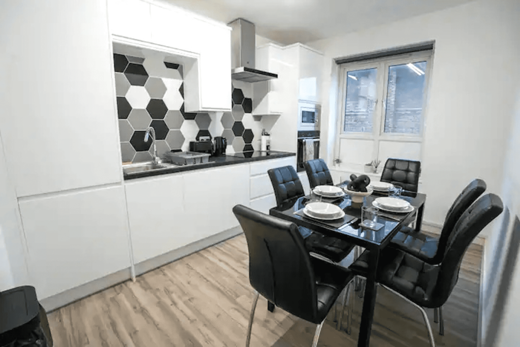 3 bed Apartment for rent in London. From PropertyLoop - Sales