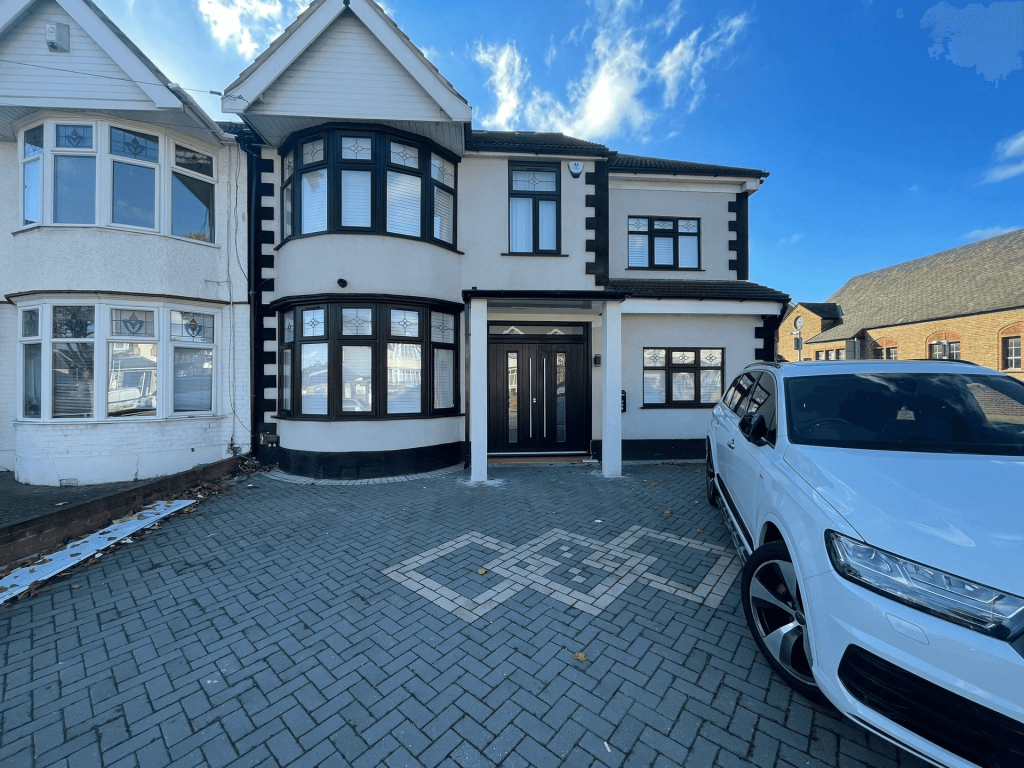 6 bed Semi-Detached House for rent in Barking. From PropertyLoop - Sales