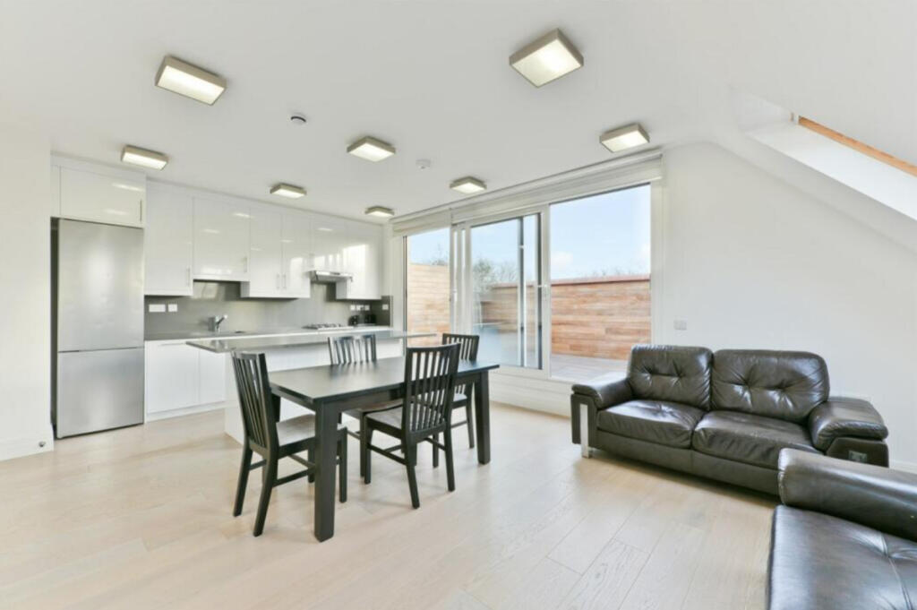 2 bed Apartment for rent in London. From The Agency UK - Covering Nationwide