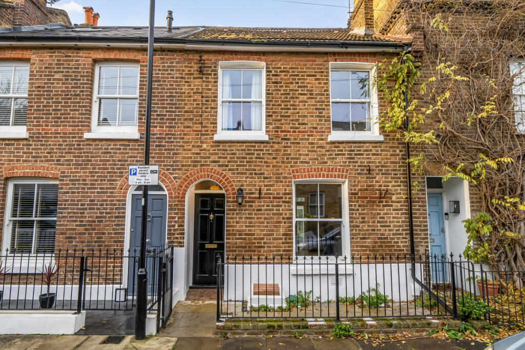 3 bed Mid Terraced House for rent in Chiswick. From The Agency UK - Covering Nationwide