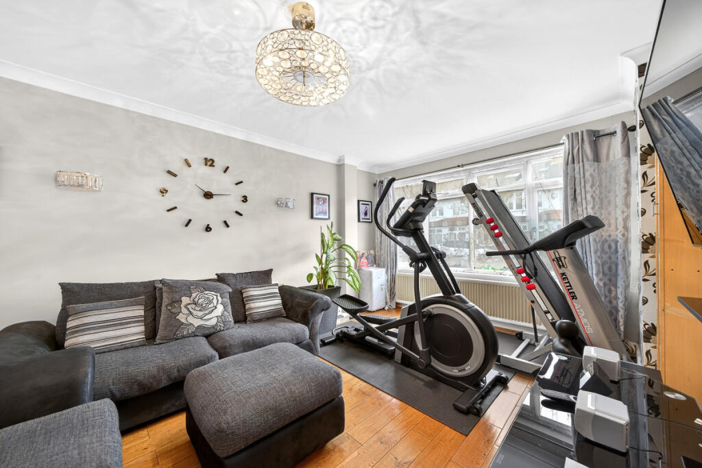 3 bed Mid Terraced House for rent in Croydon. From The Agency UK - Covering Nationwide