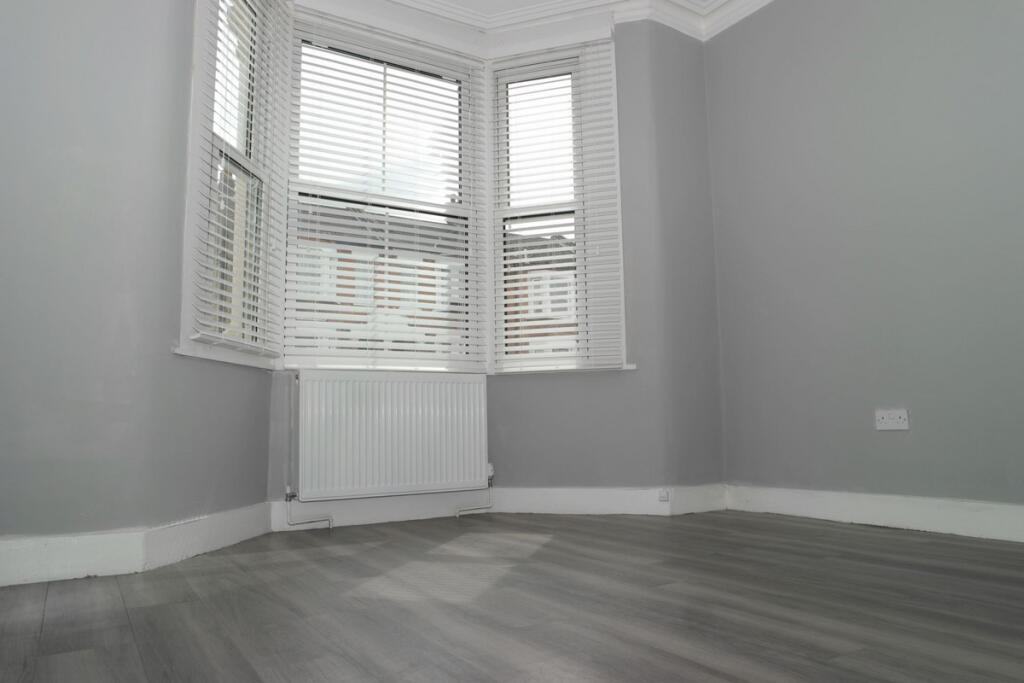 2 bed 1st Floor Flat for rent in London. From The Agency UK - Covering Nationwide