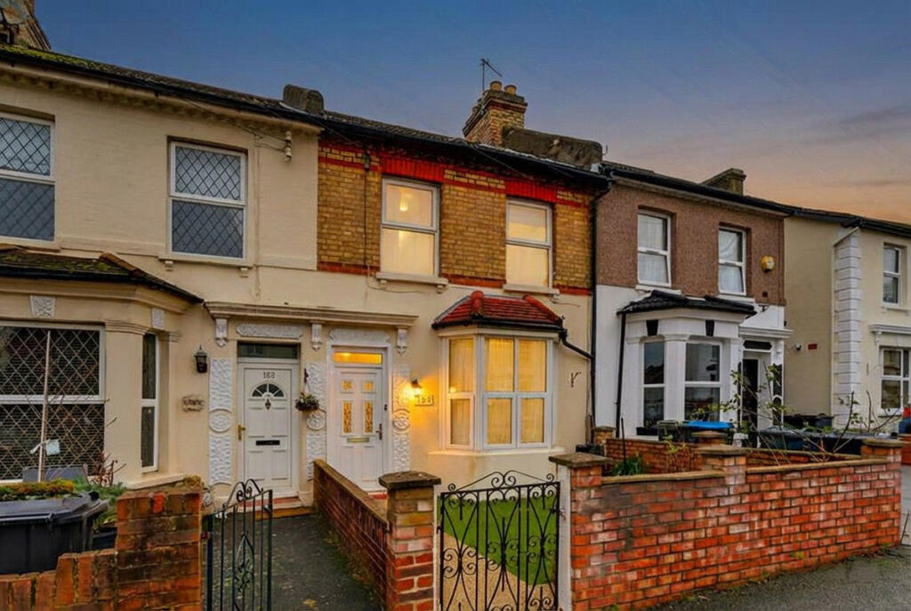 3 bed Mid Terraced House for rent in Penge. From The Agency UK - Covering Nationwide