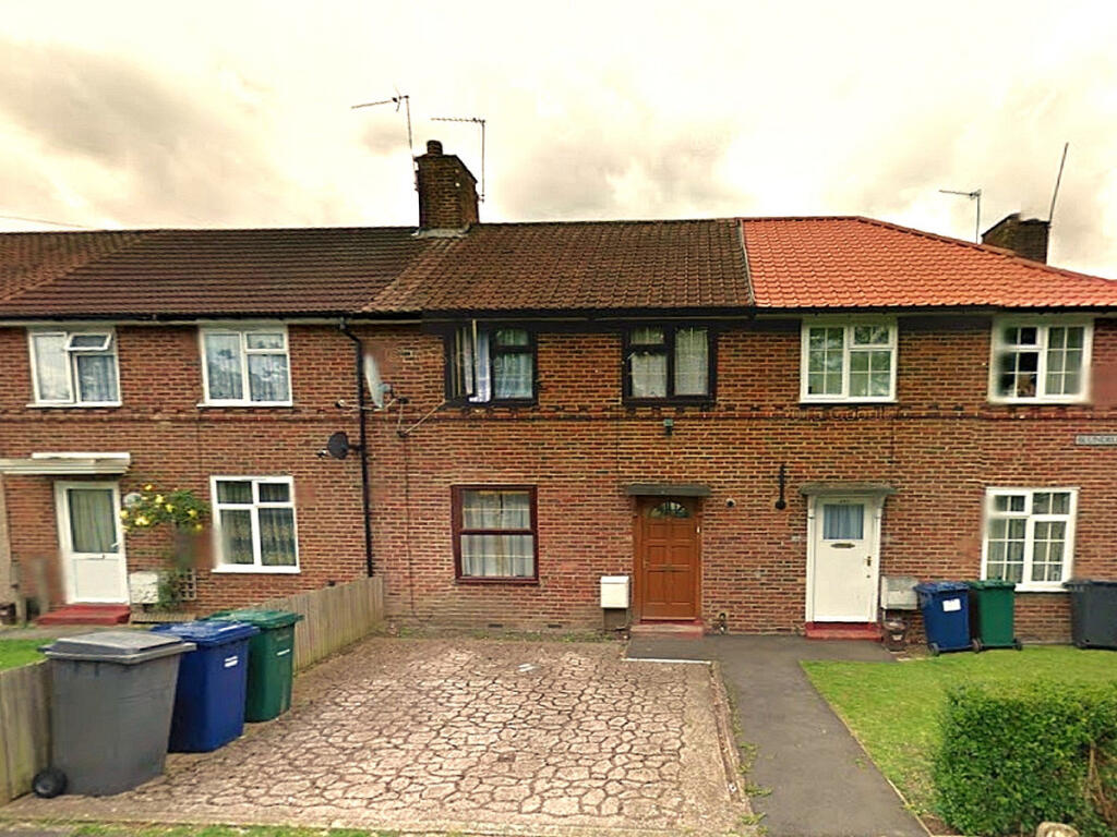 3 bed Mid Terraced House for rent in Hendon. From The Agency UK - Covering Nationwide